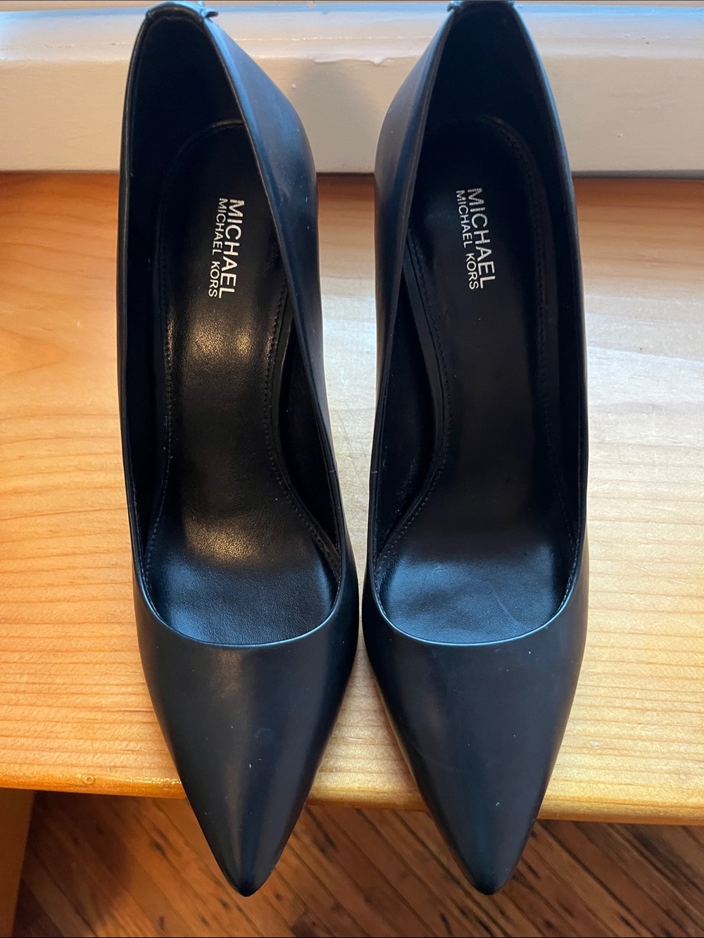 Michael Kors black leather pumps size 8 1/2